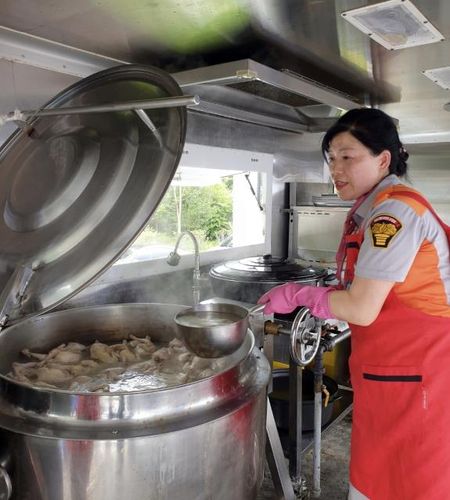 급식 봉사하는 고순옥 씨[고순옥 씨 제공. 재판매 및 DB 금지]