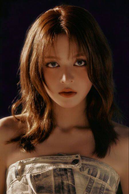 그룹 엔믹스(NMIXX)가 17일 새 앨범 'Fe3O4: FORWARD'와 타이틀곡 'KNOW ABOUT ME'으로 컴백한다. 엔믹스 멤버 릴리. JYP엔터테인먼트 제공.