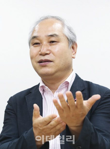 윤여상 북한인권정보센터 소장이 5일 서울 중구 사무실에서 인터뷰를 하고 있다.(사진=이영훈 기자)