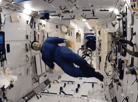 중국 우주비행사 무중력 실험중국중앙(CC)TV 캡처