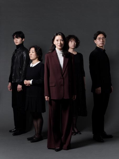 연극 '도그 워커의 사랑' 출연진(두산아트센터 제공)