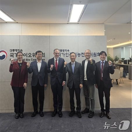 임문영 국가인공지능전략위원회 상근 부위원장이 데이비드 자폴스키 아마존 글로벌 대외 정책 및 법무 총괄 수석 부회장과 5일 면담했다. 2025.12.05/뉴스1(국가인공지능전략위원회 제공)