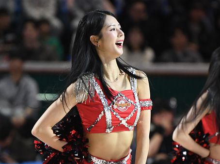 박기량 ‘새해 첫날 운동 결심 자극하는 복근’'경기장의 꽃' 치어리더 열전