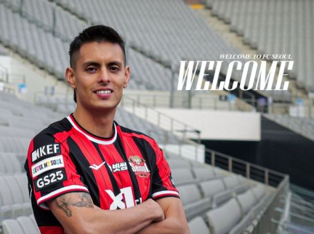 “후이즈가 서울에 왔다!”…신년 선물 받은 김기동 감독, K리그 특급 공격수 품었다ACL과 프로축구 K리그