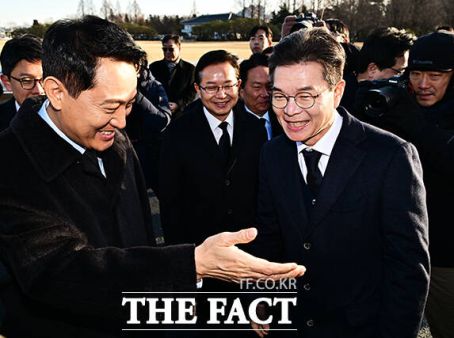 오세훈 서울시장과 함께 현충원 참배하는 정원오 성동구청장더팩트 'TF사진관'