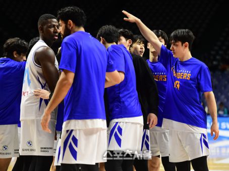 “이게 팀인가?” 생중계에 포착된 벤치 내분... 서울 삼성, 안에서부터 무너졌다KBL 한국 프로농구 리그