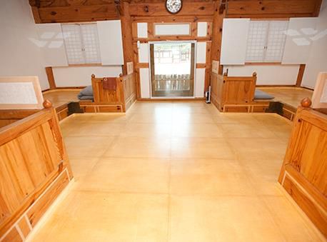 아자방 내부[지리산 칠불사 누리집 캡처. 재판매 및 DB 금지]