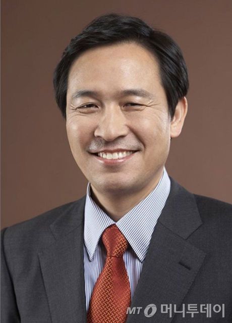 (서울=뉴스1) 박지혜 기자 = 이재명 대통령이 8일 4선 국회의원을 지낸 우상호 전 더불어민주당 비상대책위원장을 대통령실 최선임 수석비서관인 정무수석으로 임명했다. (대통령실 제공. 재판매 및 DB 금지)  2025.6.8/뉴스1  Copyright (C) 뉴스1. All rights reserved. 무단 전재 및 재배포,  AI학습 이용 금지. /사진=(서울=뉴스1) 박지혜 기자