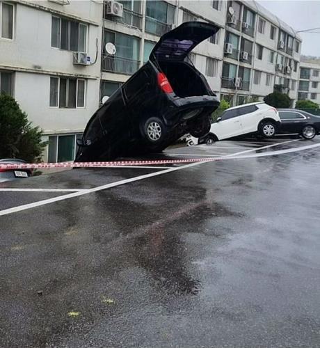 남양주 아파트 지상 주차장 옹벽 붕괴[독자 제공. 재판매 및 DB 금지]