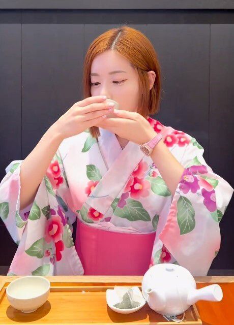 녹차를 마시는 DJ 소다. DJ 소다 인스타그램 캡처