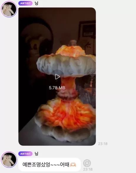 에스파의 중국인 멤버 닝닝은 2022년 원자폭탄 ‘버섯구름’을 연상시키는 조명을 소셜미디어(SNS)에 올렸다가 일본 팬들의 질타를 받았다. 엑스(X) 캡처