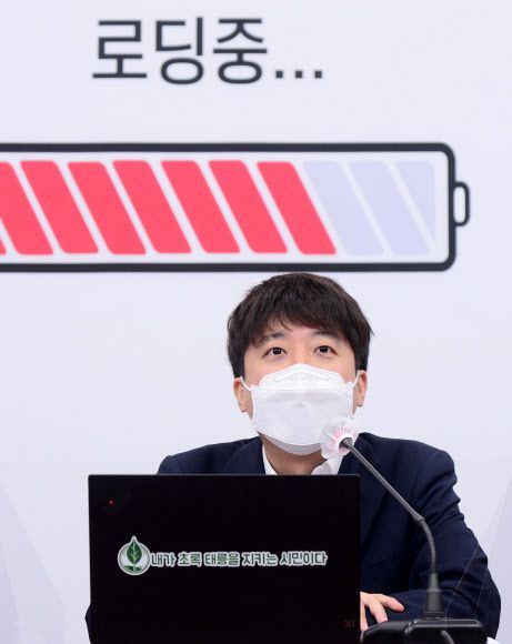 국민의힘 이준석 대표가 26일 오전 서울 여의도 국회에서 열린 최고위원회의에서 발언하고 있다. 연합뉴스