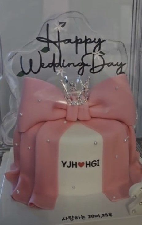 배우 한가인이 26일 SNS(소셜미디어) 계정에 자신의 결혼기념일을 자축하는 게시물을 올렸다. /사진=한가인 SNS