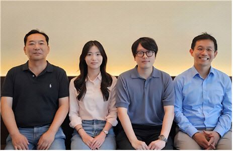 왼쪽부터 김영근 고려대 교수, 정은진 고려대 연구원, 전유상 고려대 박사, 남기태 서울대 교수