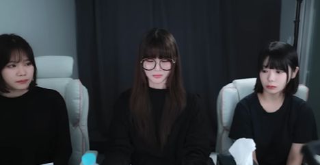 성인용 온라인 화보 제작사 아트그라비아 소속 모델들이 회사 대표에게 성폭행과 성추행을 당했다고 폭로했다. [사진=유튜브 '강인경' 캡처]