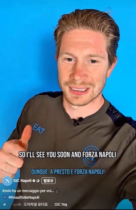 케빈 더브라위너가 13일(한국시간) 나폴리 공식 소셜미디어(SNS)를 통해 팬들에게 인사하고 있다. 나폴리 SNS