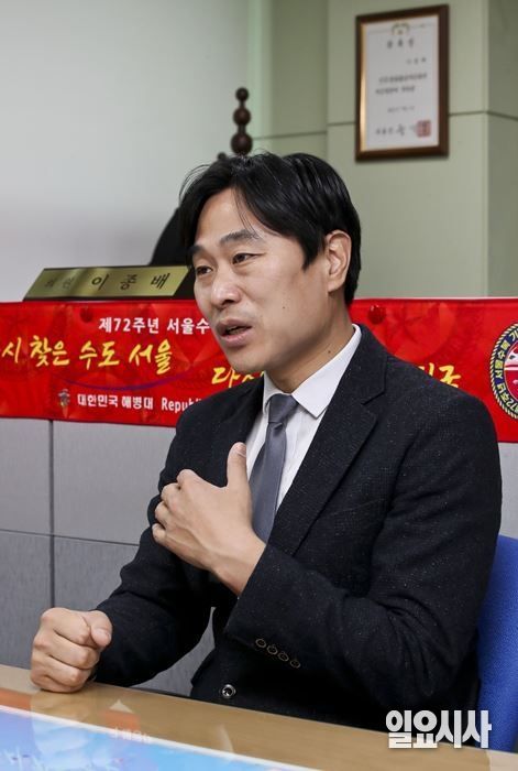 <일요시사>와 인터뷰 갖고 있는 이종배 서울시의원. 이 시의원은 오는 3월8일로 예정된 국민의힘 차기 지도부를 선출하는 전당대회 청년 최고위원 선거에 출마했다. ⓒ고성준 기자