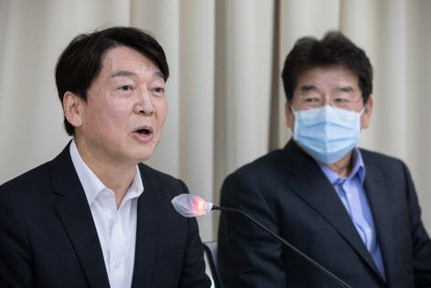 안철수 국민의당 대표가 12일 오후 서울 마포구 마포현대빌딩에서 열린 국민의힘 외곽모임 ‘더 좋은 세상으로(마포 포럼)’ 정례세미나에서 강연하고 있다. (사진=국회사진취재단)