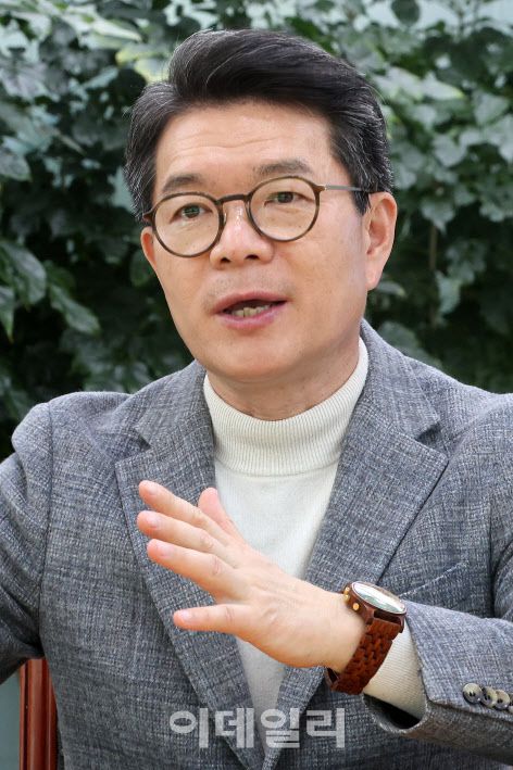 정원오 성동구청장이 지난 7일 이데일리와의 인터뷰에서 그간의 성과, 앞으로의 구정 방향에 대해 설명하고 있다. (사진=방인권 기자)