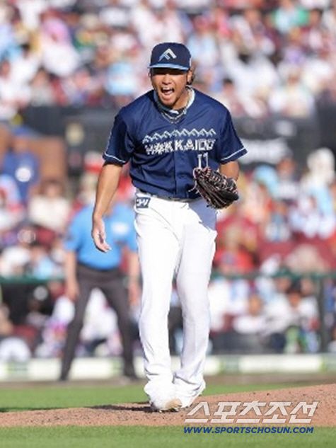 니혼햄 에이스 이토. 소속팀과 대표팀에서 등번호 17번을 쓰고 있다. 사진캡처=니혼햄 파이터스 SNS