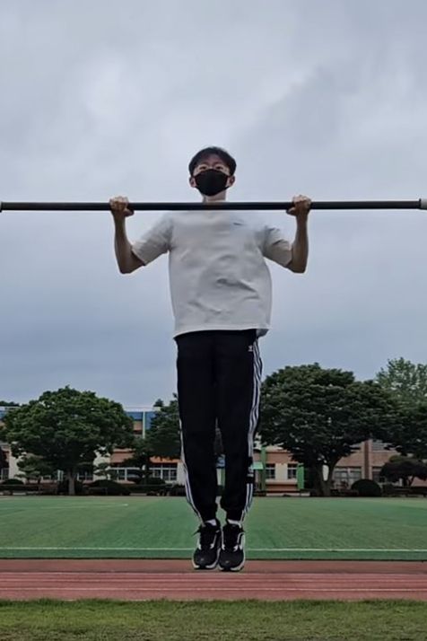 10번이 넘는 두경부암 수술을 이겨내고 턱걸이 챔피언이라는 타이틀을 얻게 된 김동호씨. 서울아산병원 제공