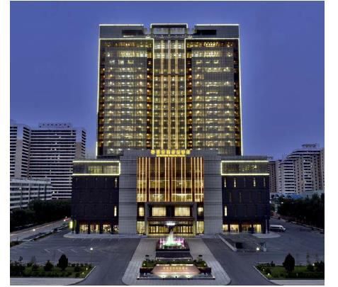 북한 선전 잡지 '금수강산'이 소개한 '류경금빛상업중심' 건물. /연합뉴스