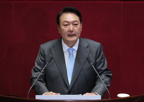 윤석열 대통령이 16일 오전 국회 본회의장에서 취임 후 첫 시정연설을 하고 있다.(사진=연합뉴스)