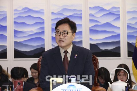 우원식 국회의장이 31일 오전 국회 의장실에서 열린 의장 주재 여야 원내대표 회동에서 발언을 하고 있다.(공동취재)