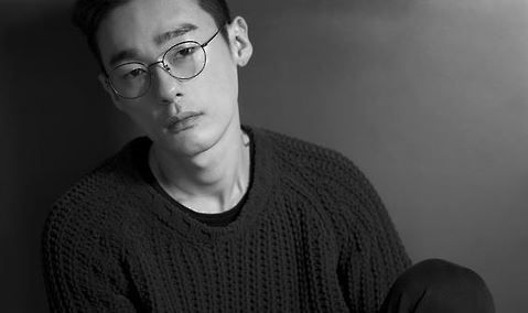 방송인 허지웅. 에스팀엔터테인먼트