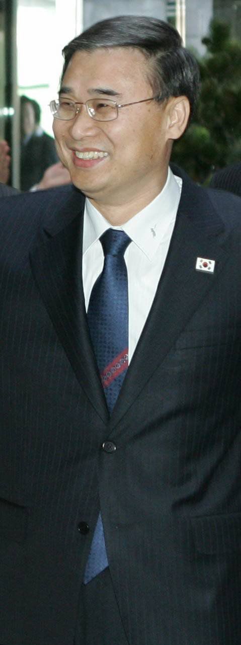 이종석 통일부 장관의 `평화 넥타이`.2006년 4월 23일. 동아일보 DB.