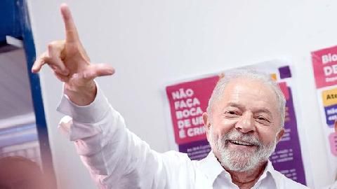 손가락 잘린 선반공 출신…12년 만에 돌아온 ‘빈자의 대통령’[후후월드]