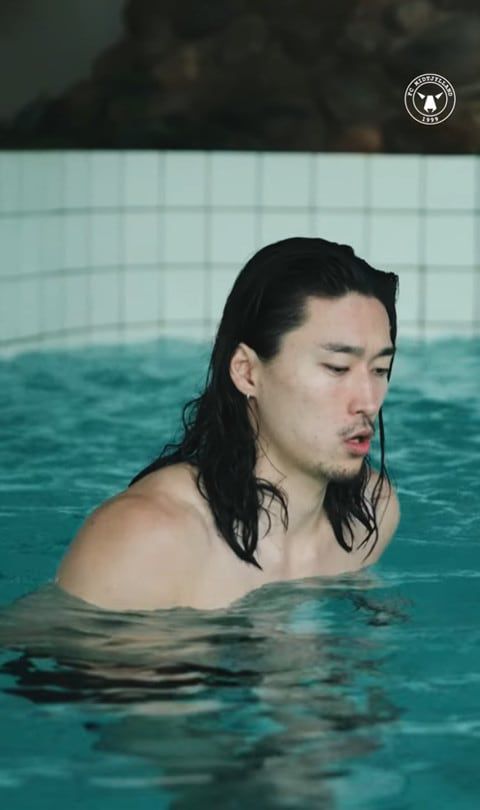 작년 11월 미트윌란이 공개한 재활 중인 조규성 모습. /유튜브