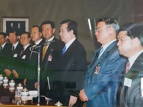 검찰출신인 박 전 부의장은 법무비서관으로 김대중 전 대통령을 보좌했다.