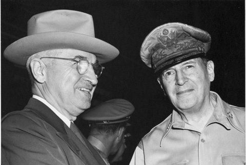 1950년 10월 15일 태평양의 웨이크섬에서 만난 트루먼과 맥아더