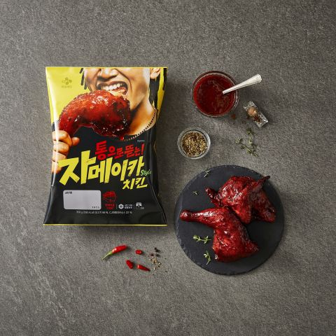 CJ제일제당의 '통으로 뜯는 자메이카 스타일 치킨'/사진=CJ제일제당