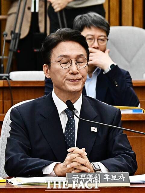 김민석 국무총리 후보자가 24일 첫 인사청문회에서 논란의 '세비 외 수입'에 대해 해명했지만 해소하지 못했다. 이에 따라 25일 열릴 두 번째 청문회에선 야당의 자료 제출 요구가 한층 거세질 전망이다. /배정한 기자