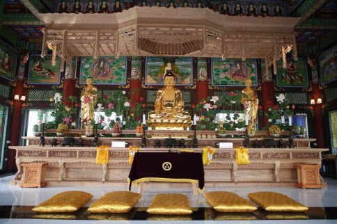 인도 부다가야에 건립된 분황사 대웅보전 내부(사진=대한불교조계종).