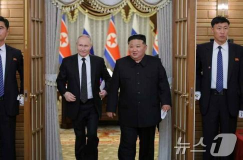 (평양 노동신문=뉴스1) = 블라디미르 푸틴 러시아 대통령과 김정은 북한 노동당 총비서는 지난해 6월 평양에서 만나 '포괄적 전략 동반자 관계에 관한 조약'을 체결했다. [국내에서만 사용가능. 재배포 금지. DB 금지. For Use Only in the Republic of Korea. Redistribution Prohibited] rodongphoto@news1.kr