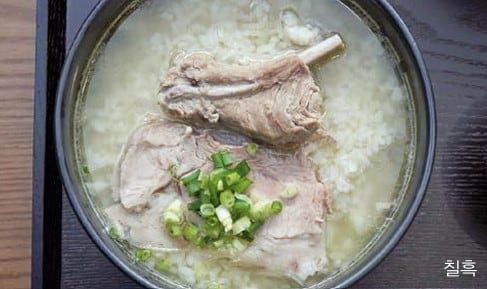 '주목할 만한 새 맛집'에 선정된 '칠흑'. 흑돼지 편집샵을 콘셉트로 한다./블루리본 서베이