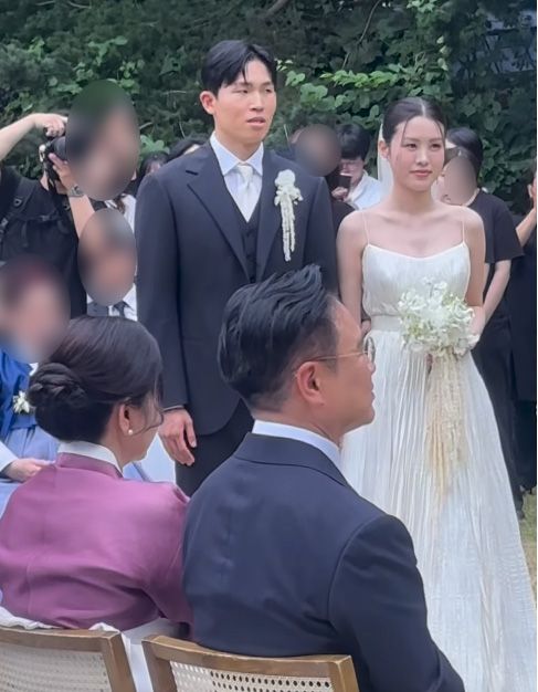 부부가 된 정우영 선수(왼쪽)와 이연지./이광기 SNS