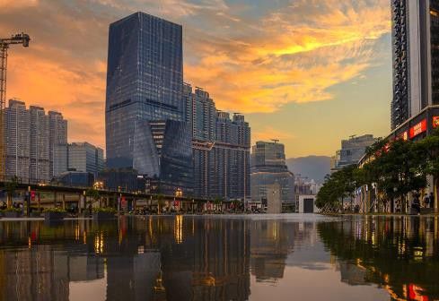 카이탁역 광장의 미러 오브 더 스카이[홍콩관광청 홈페이지]