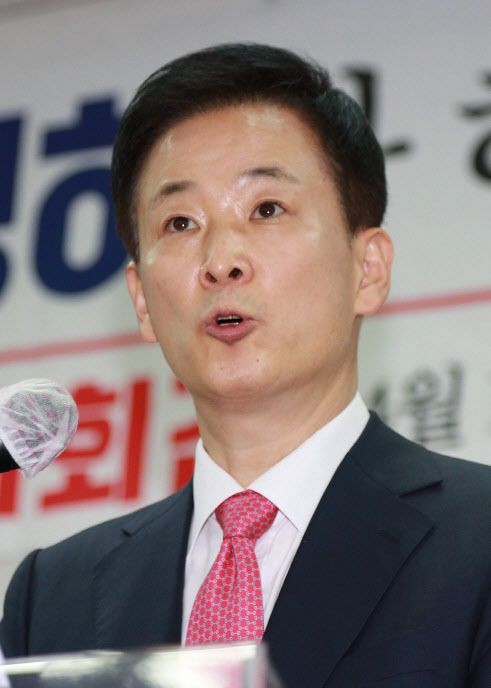 박근혜 전 대통령의 법률대리인인 유영하 변호사가 1일 오전 국민의힘 대구시당에서 대구시장 출마를 밝히고 있다.(사진=연합뉴스)