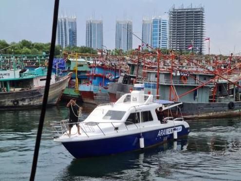 우리나라가 만든 해양탐사연구선 '아라호'가 스리위자야 여객기 사고 해역 수색을 위해 11일 오후 자카르타에 도착했다. 한ㆍ인니 해양과학기술공동연구센터 제공