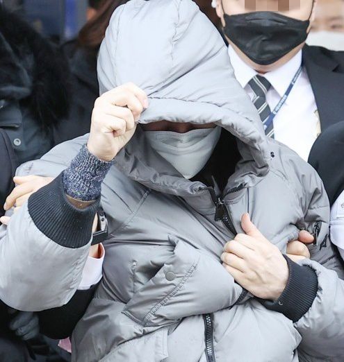 정인 양의 양부 안모씨가 지난 1월13일 서울남부지법에서 열린 공판을 마치고 나오고 있다. 연합뉴스