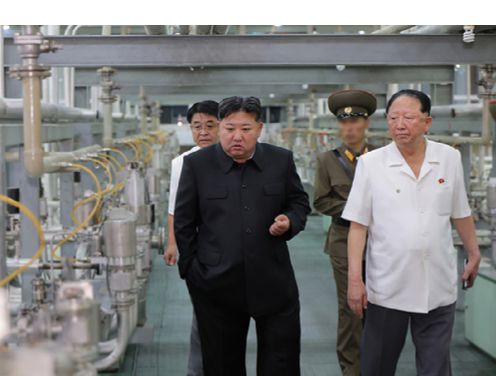 지난해 9월 김정은 북한 국무위원장이 핵무기연구소와 무기급 핵물질 생산시설을 현지지도하고 무기급 핵물질 생산에 총력을 집중해 비약적인 성과를 낼 것을 지시했다. [사진=연합뉴스]