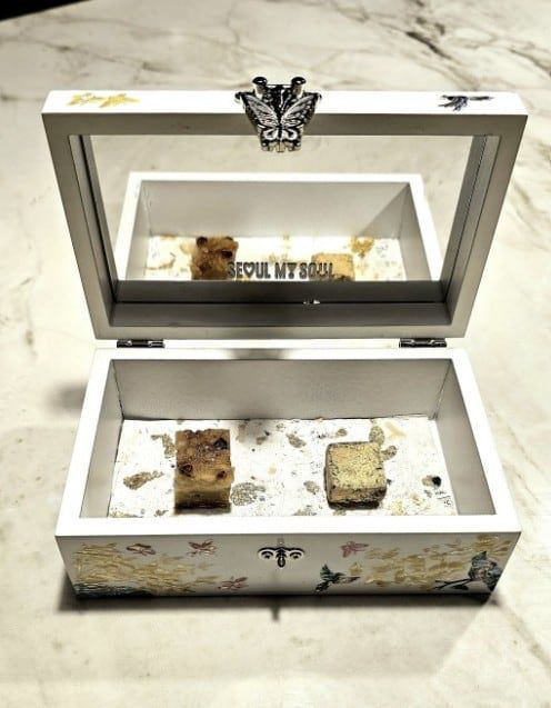 지난 여름 에드워드 리 셰프가 자신의 워싱턴 D.C 한식당 ‘시아’에서 ‘한입’이라는 이름으로 내 놓은 구운 잣 파이 디저트./서울시