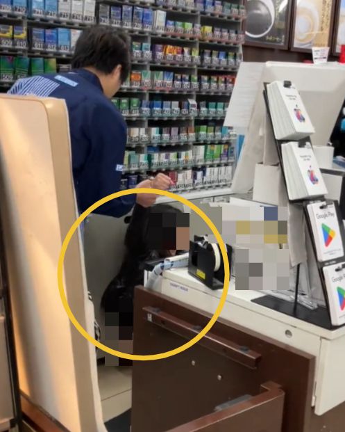 일본의 한 편의점에서 이른바 '방뇨 테러'를 저지른 민폐 손님이 목격됐다. /사진=X(구 트위터) '@rukitatibana'