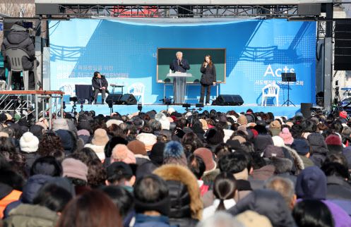 전광훈 사랑제일교회 목사가 2일 오전 서울 종로구 세종대로에서 열린 전국 주일 연합 예배에서 발언하고 있다. (사진=뉴시스)