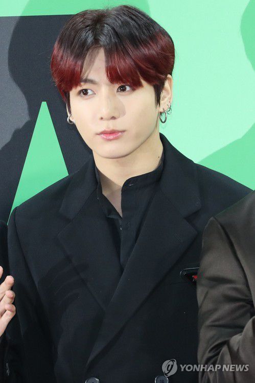 레드카펫 참석한 정국(서울=연합뉴스) 강민지 기자 = 그룹 방탄소년단의 정국이 30일 오후 서울 구로구 고척스카이돔에서 열린 '멜론뮤직어워드 2019 이매진 바이 기아'(MMA 2019 Imagine by Kia) 레드카펫 행사에 참석하고 있다. 2019.11.30 mjkang@yna.co.kr