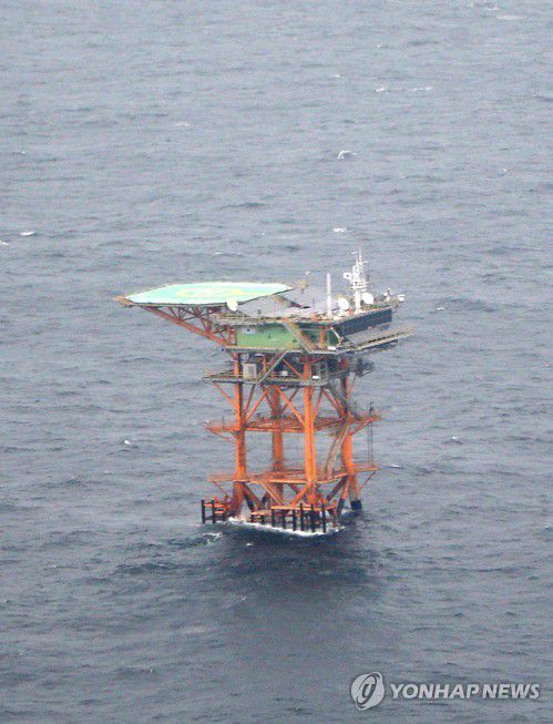 이어도 해양과학기지(이어도=연합뉴스) 김상연 기자 = 지난 12일 오후 제주 마라도 남서쪽 149㎞ 해상에 이어도 해양과학기지가 설치돼 있다. 2020.8.14 goodluck@yna.co.kr